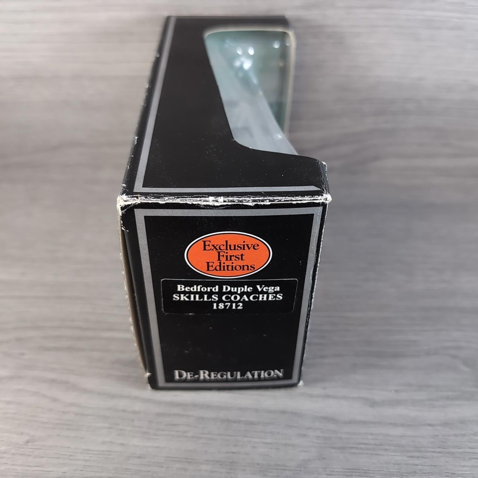 Exclusive First Editions EFE Bedford Duple Vega 18712 Diecast Model 1:76 Scale
