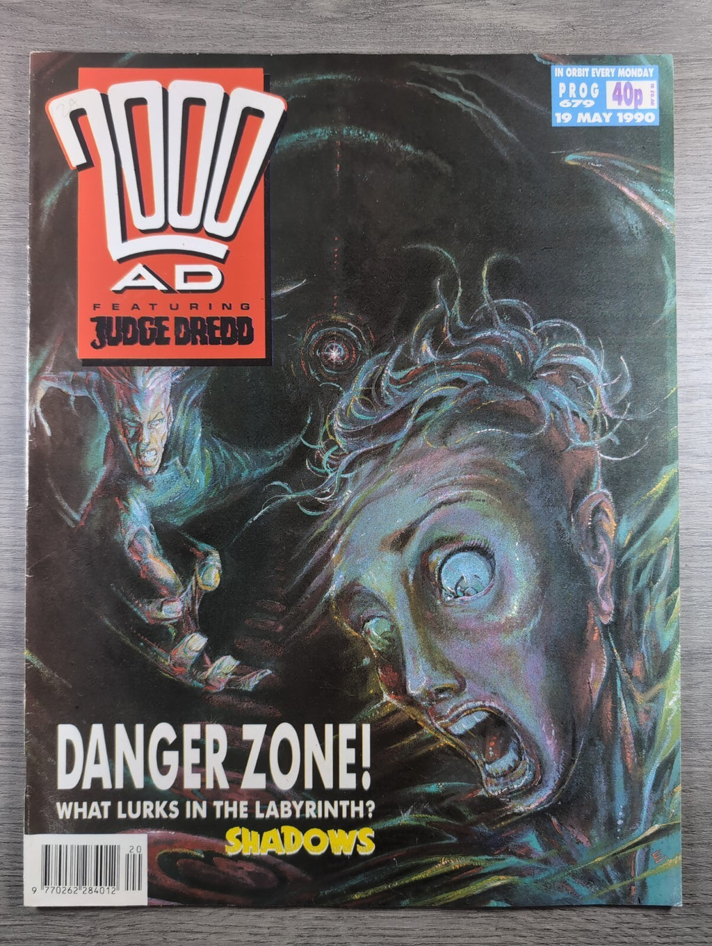 2000AD Prog 679 Featuring Judge Dredd Comic 19th May 1990 Vintage Retro Comic