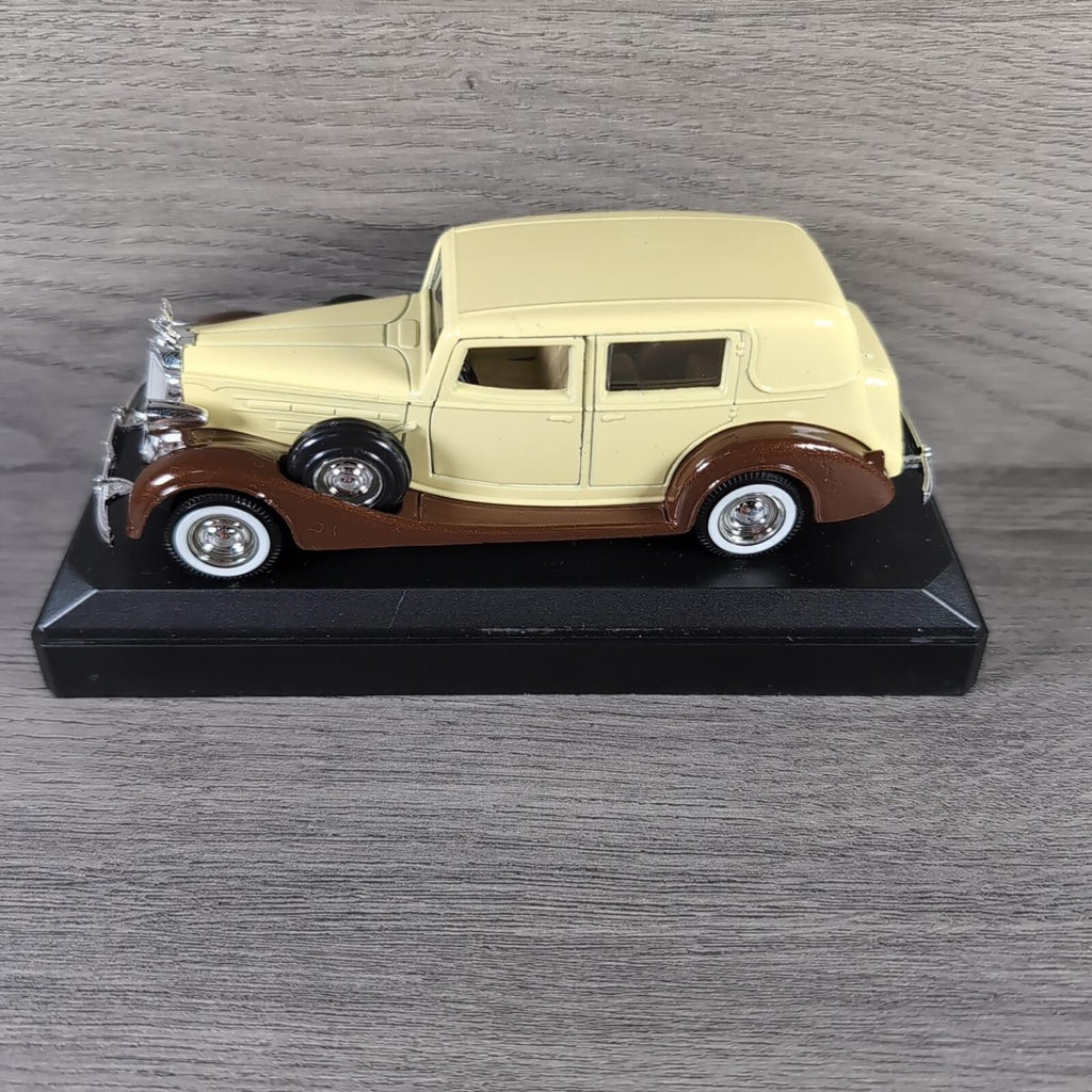 Solido Packard Sedan 4047  1:43 Scale Diecast Model Car