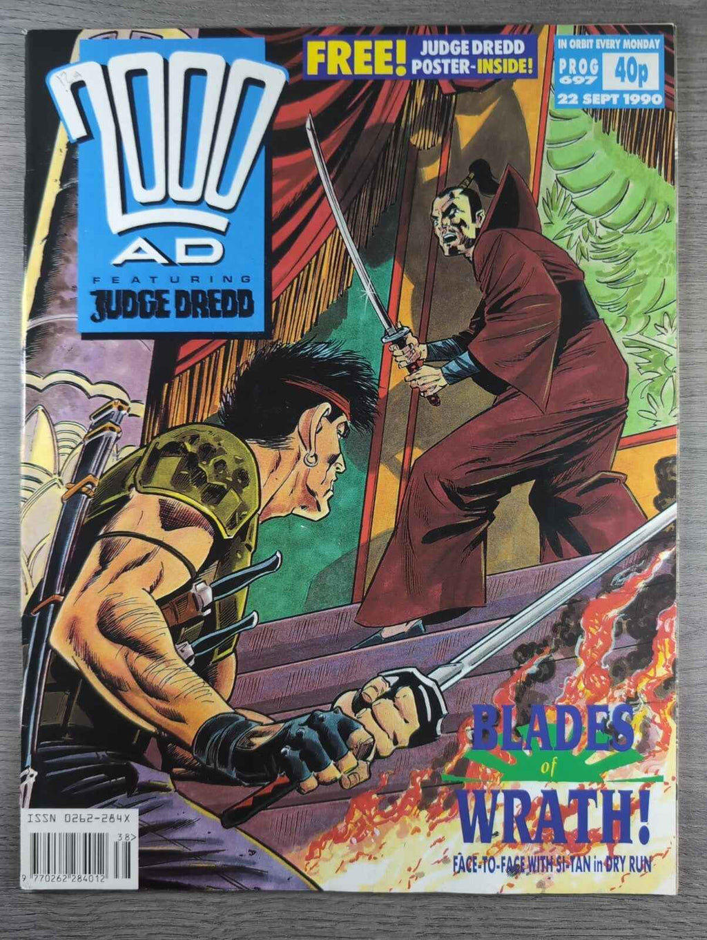 2000AD Prog 697 Featuring Judge Dredd Comic 22nd Sept  1990 Vintage Retro Comic