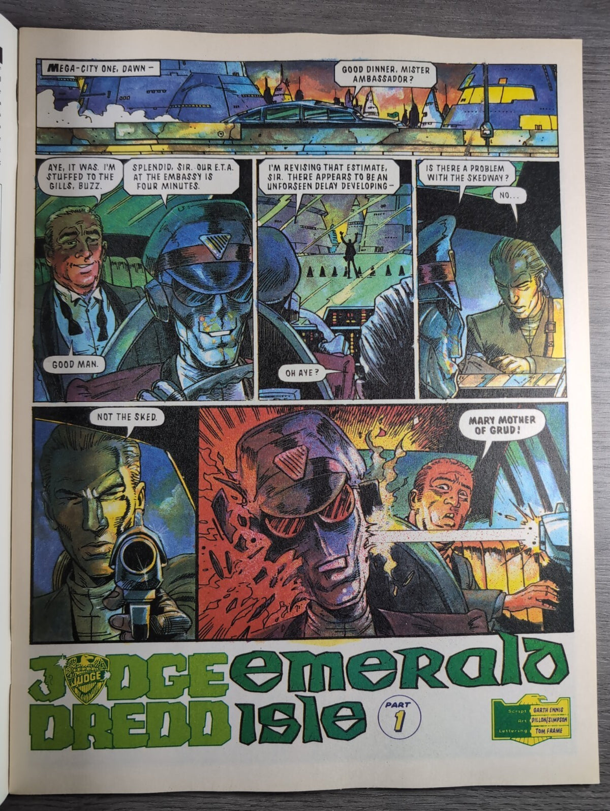 2000AD Prog 727 Featuring Judge Dredd Comic 20th Apr 1991  Vintage Retro Comic