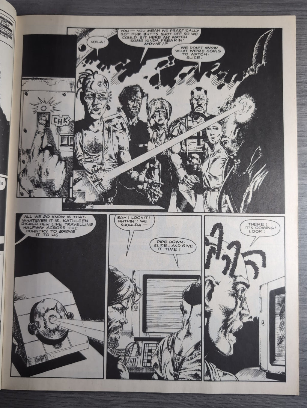 2000AD Prog 699 Featuring Judge Dredd Comic 6th Oct 1990 Vintage Retro Comic