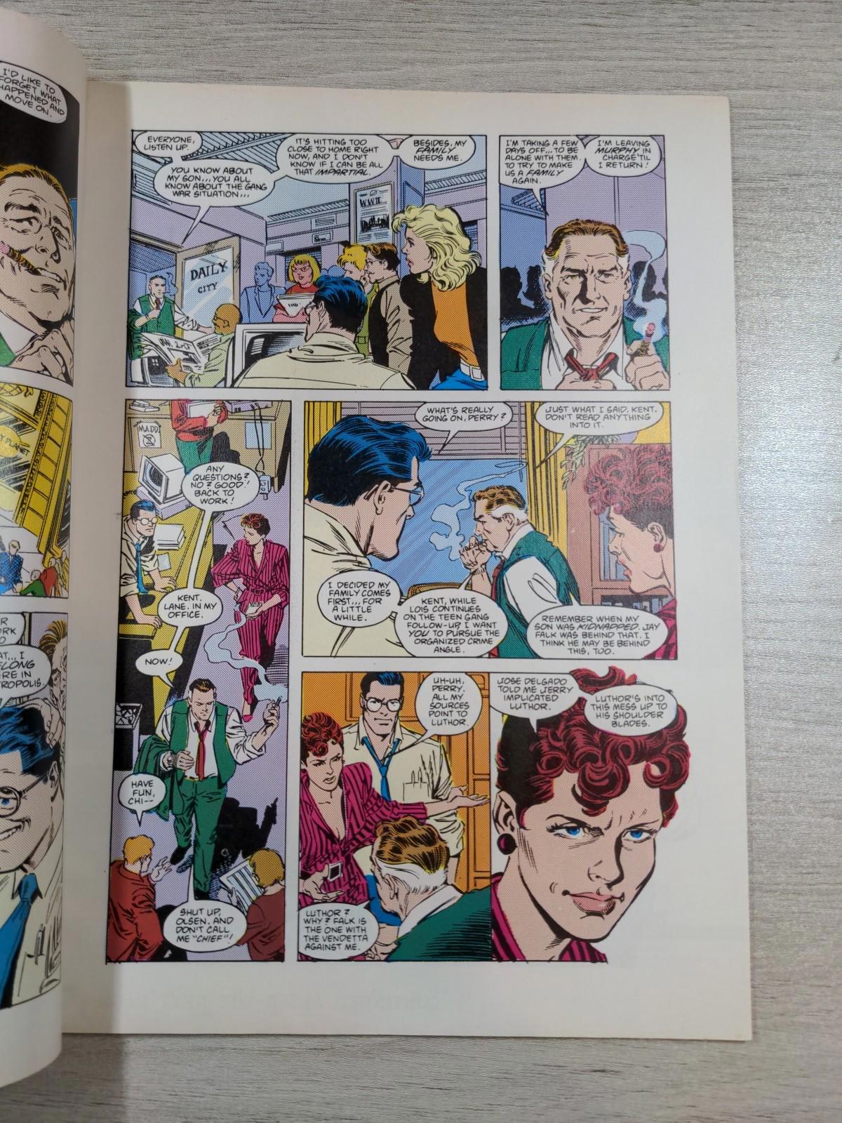 DC Comics Superman With Justice League Issue No 32 1990 Vintage Comic - Retrorama UK