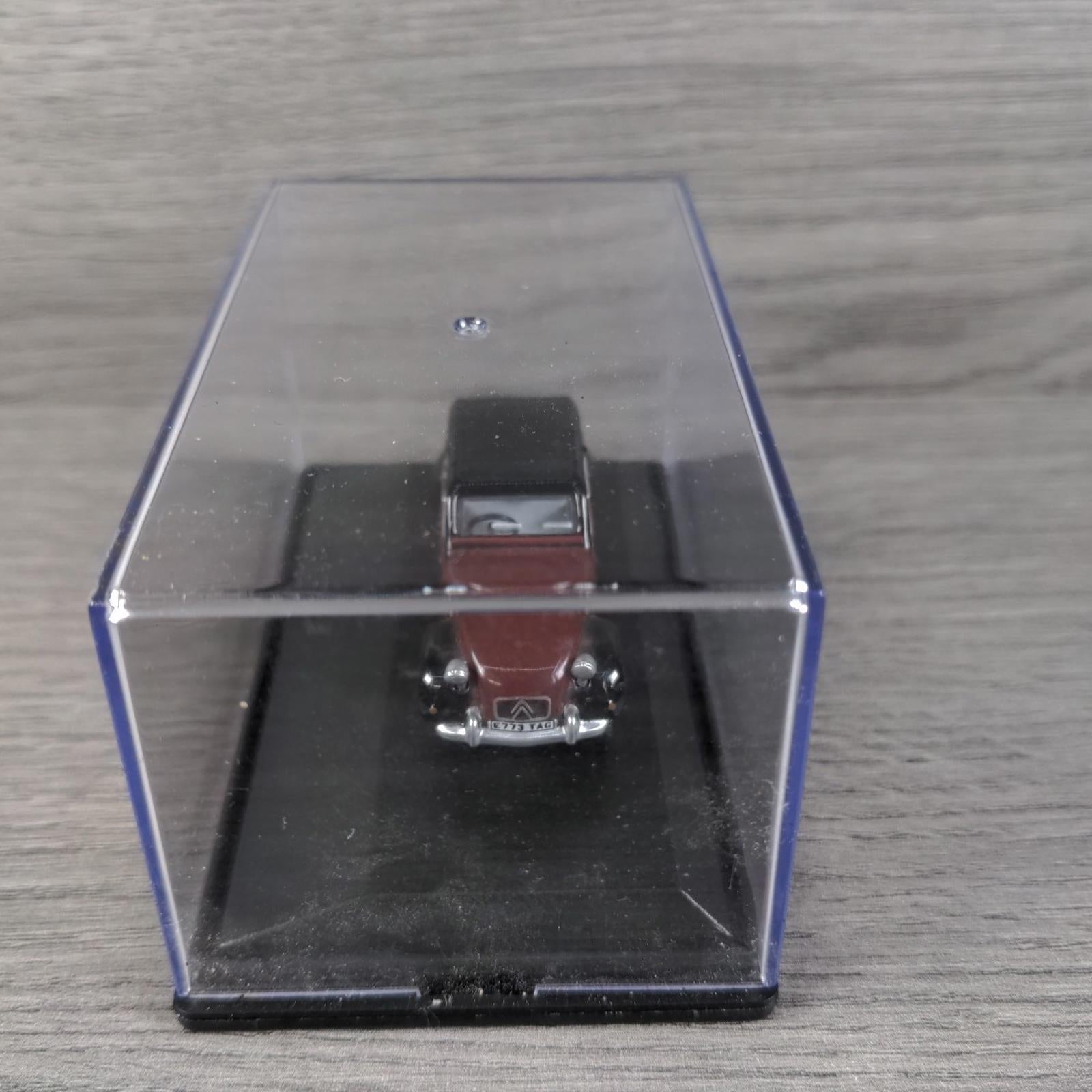 Oxford Automobile Company Maroon Citroen 2CV 1:76 Scale Die-Cast Model