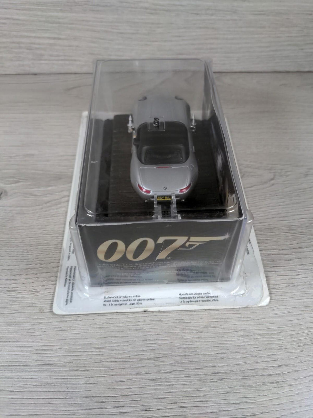Eaglemoss: James Bond 007 BMW Z8 Diecast Car 1:43 Scale With Magazine #4