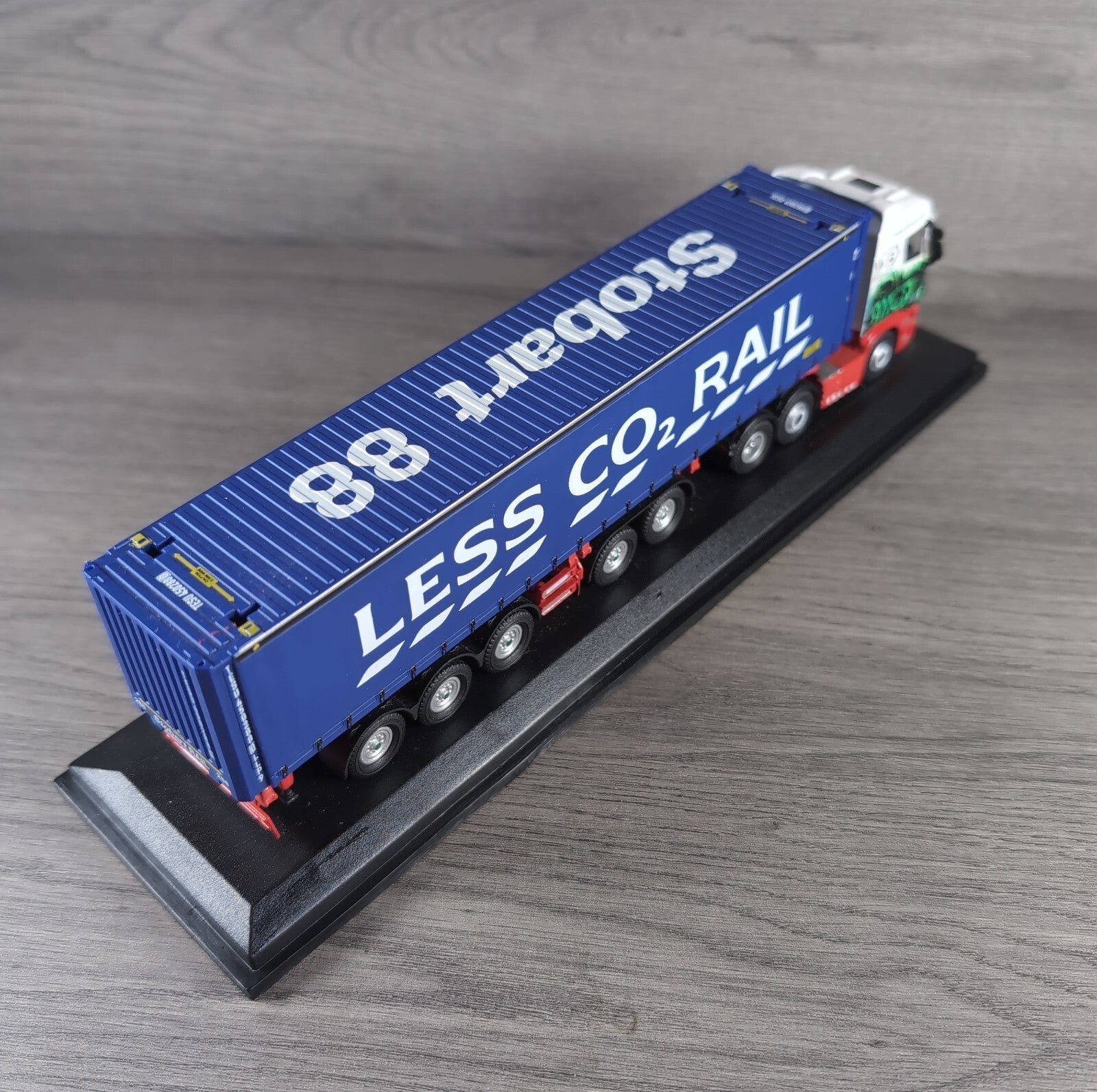 Atlas Editions Eddie Stobart Scania R440Highline Skeletal Trailer Olave St Clair