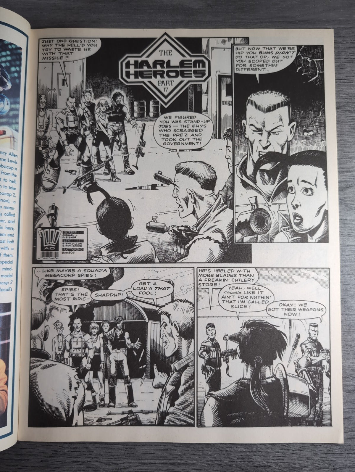 2000AD Prog 693 Featuring Judge Dredd Comic 25th Aug 1990 Vintage Retro Comic