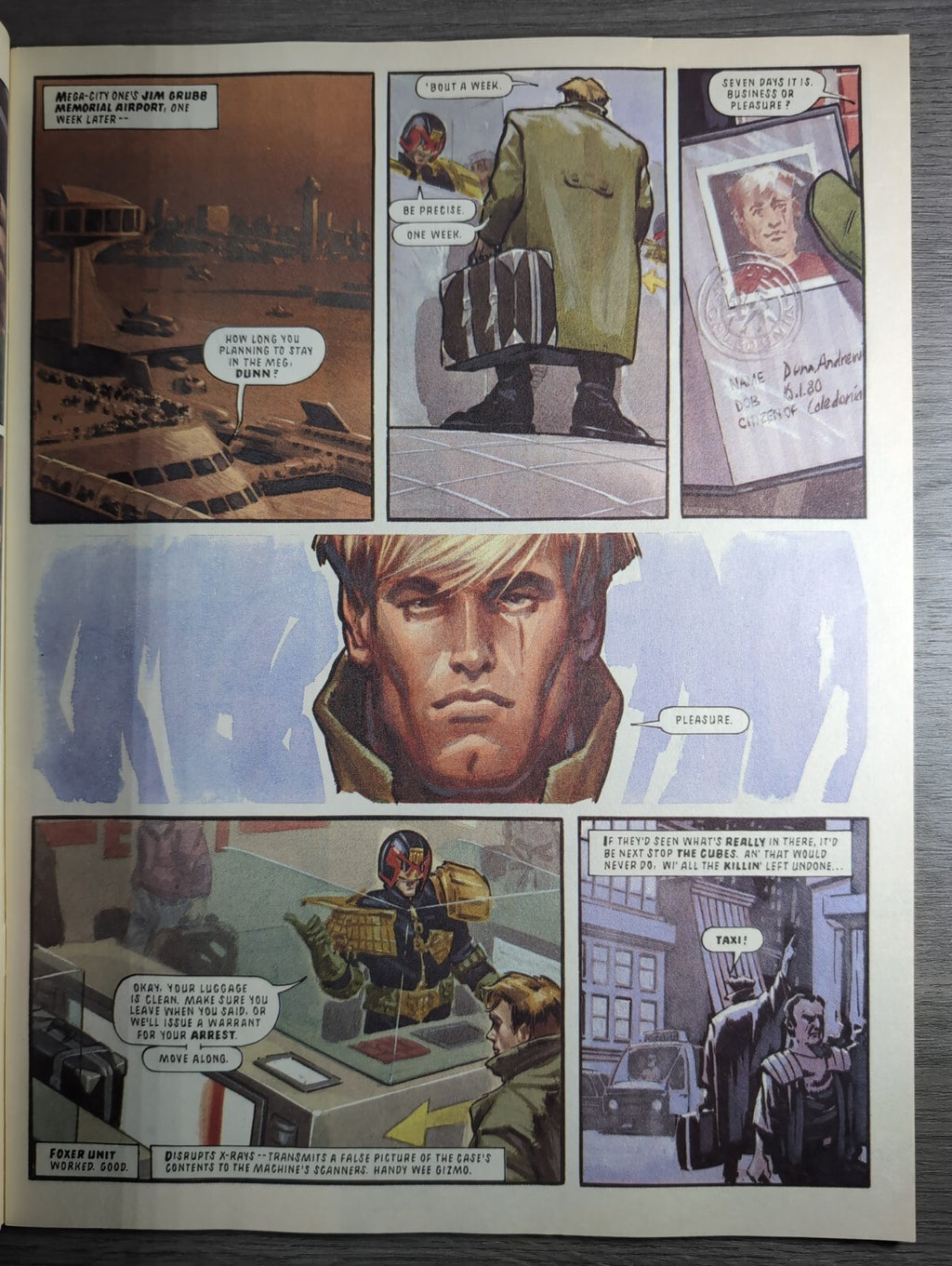 2000AD Prog 832 Featuring Judge Dredd Comic 24th April 1993 Vintage Retro Comic