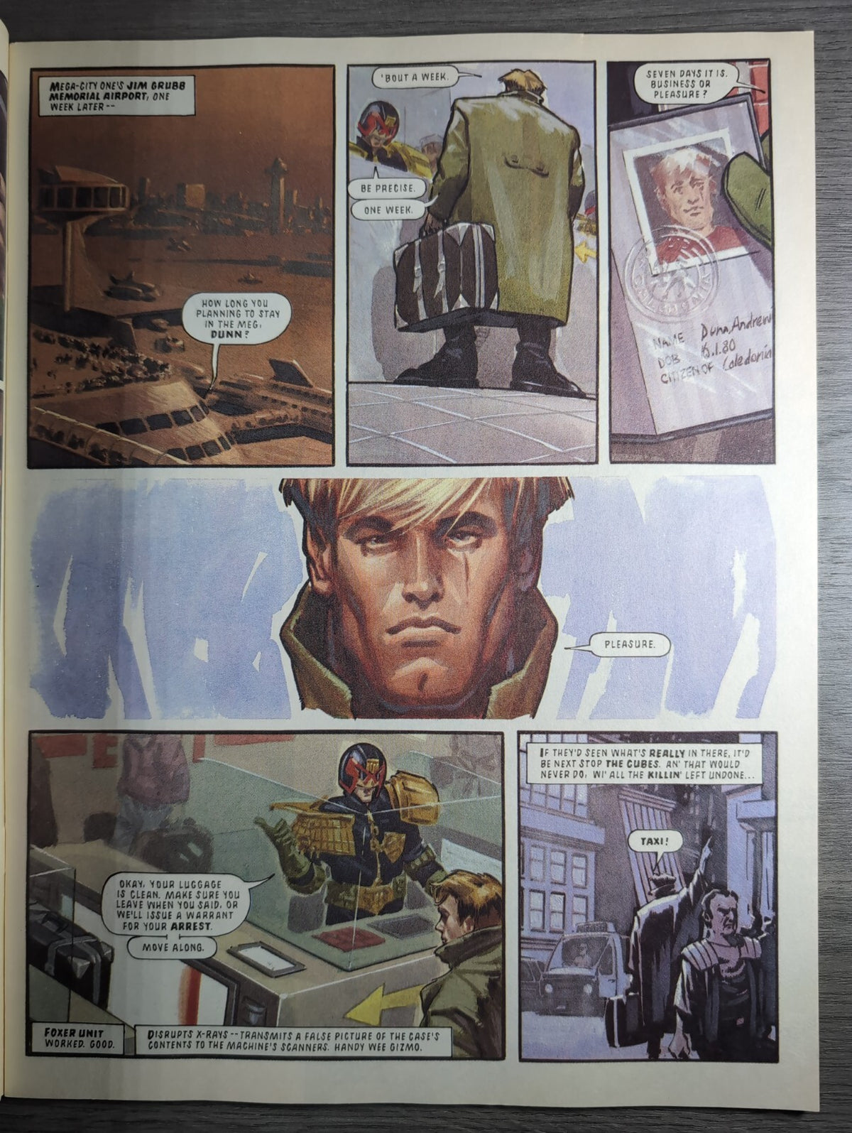 2000AD Prog 832 Featuring Judge Dredd Comic 24th April 1993 Vintage Retro Comic