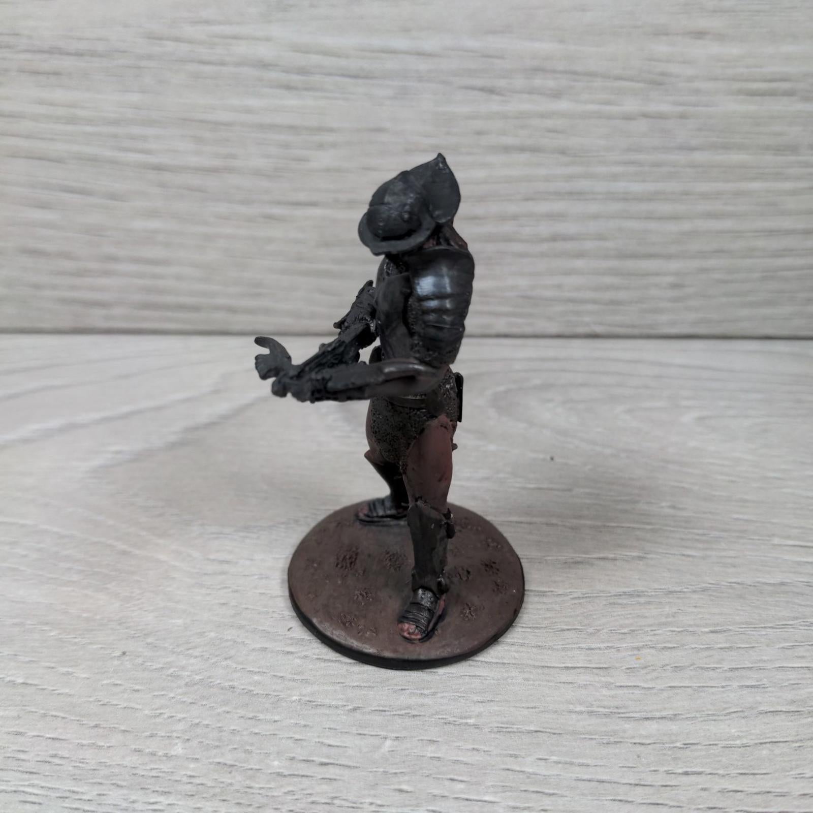 Eaglemoss Crossbow Uruk-Hai Lord of the Rings Collectors Models Metal Figure