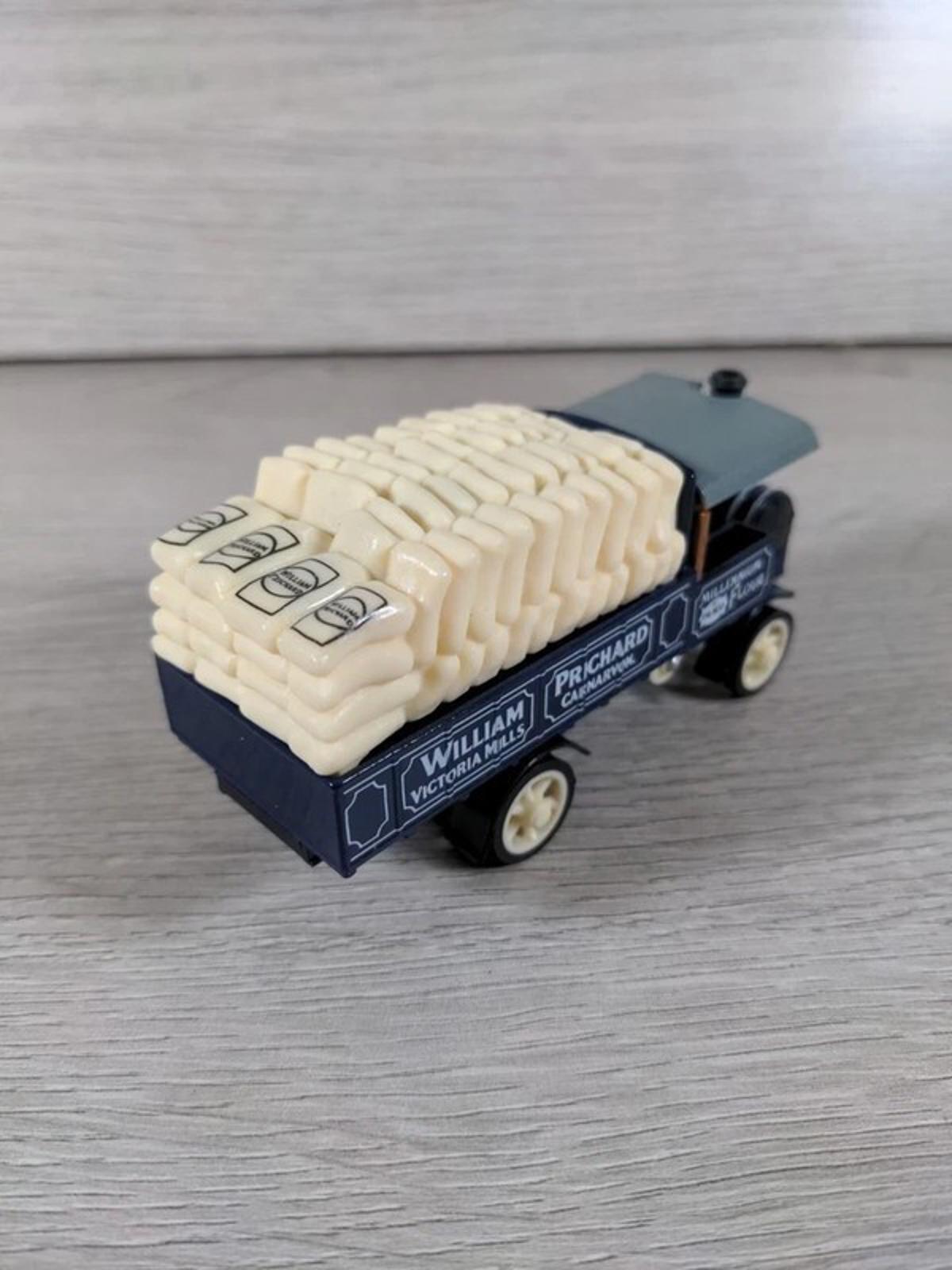 Matchbox Models of Yesteryear Y-8 1917 Yorkshire Steam Wagon Diecast Model - Retrorama UK