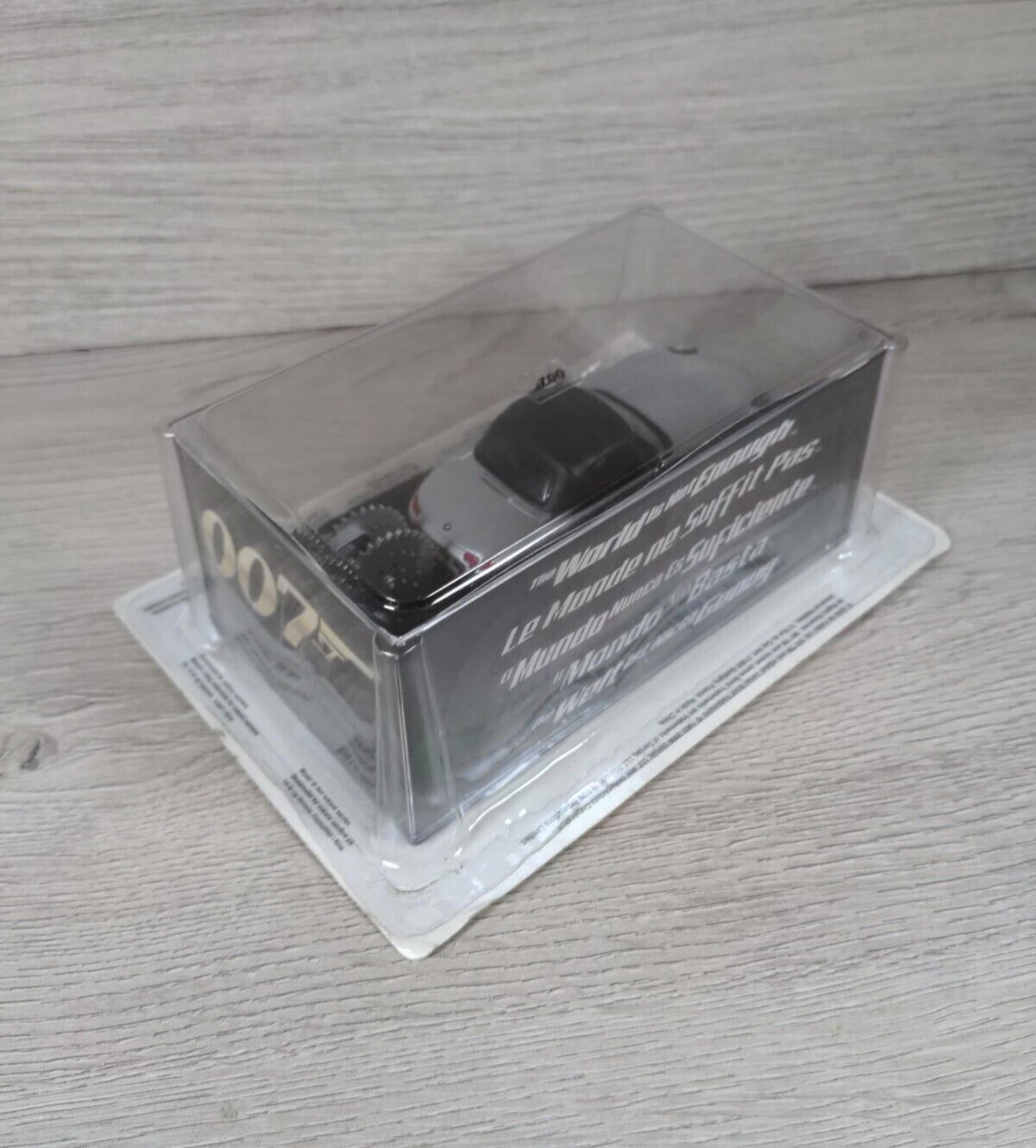 Eaglemoss: James Bond 007 BMW Z8 Diecast Car 1:43 Scale With Magazine #4
