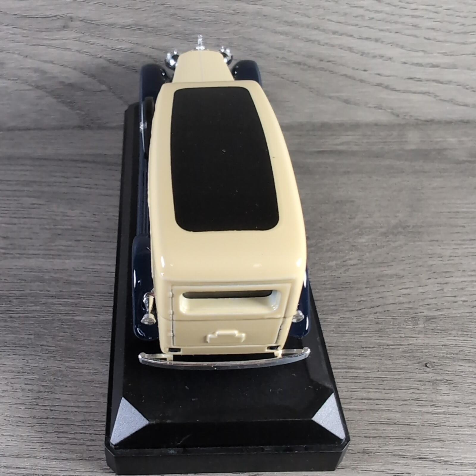 Solido Cadillac Van 1:43 Scale Diecast Model Van