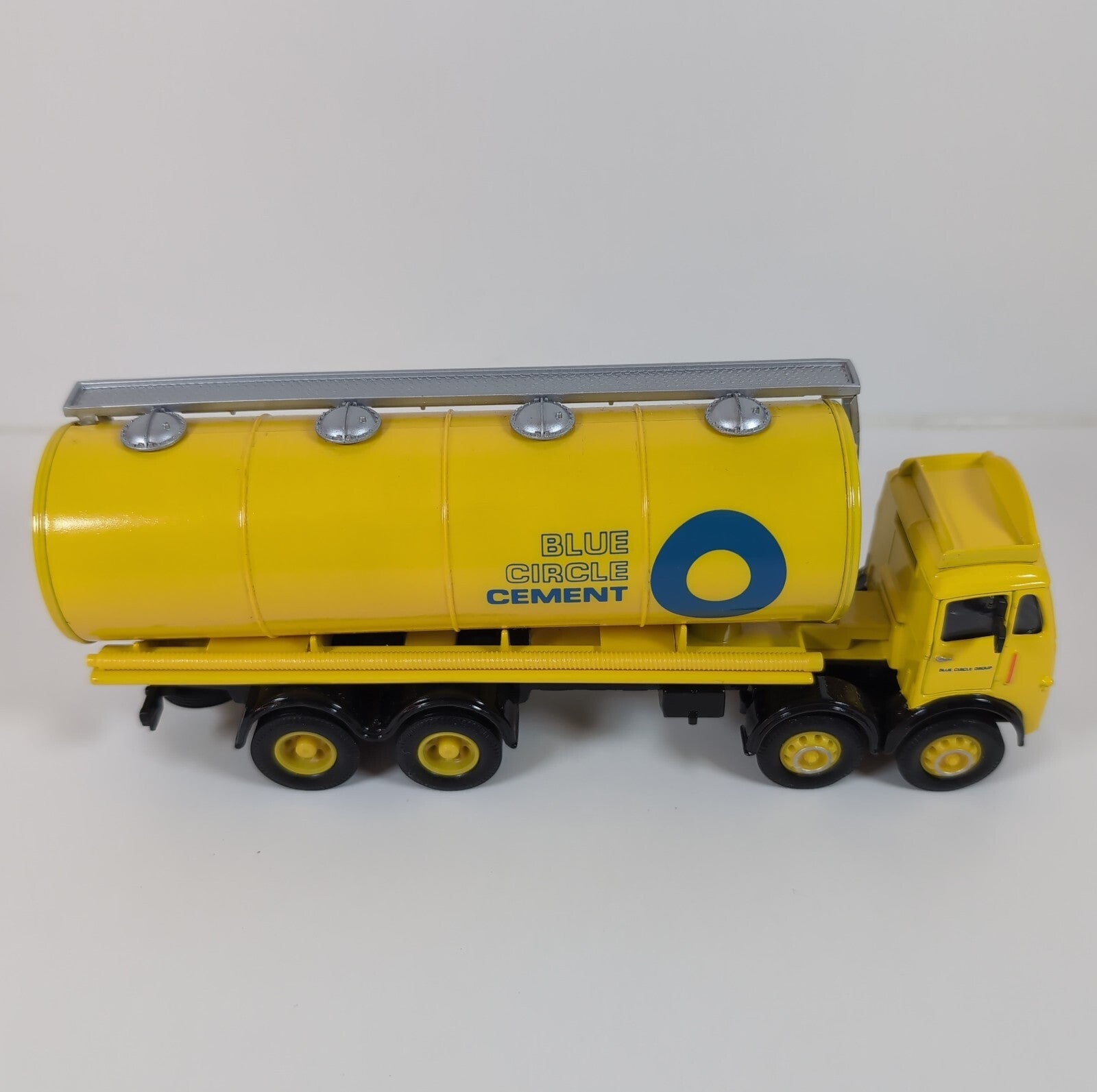 Corgi Classic Road Transport 97930 ERF Tanker Blue Circle Die-Cast Model