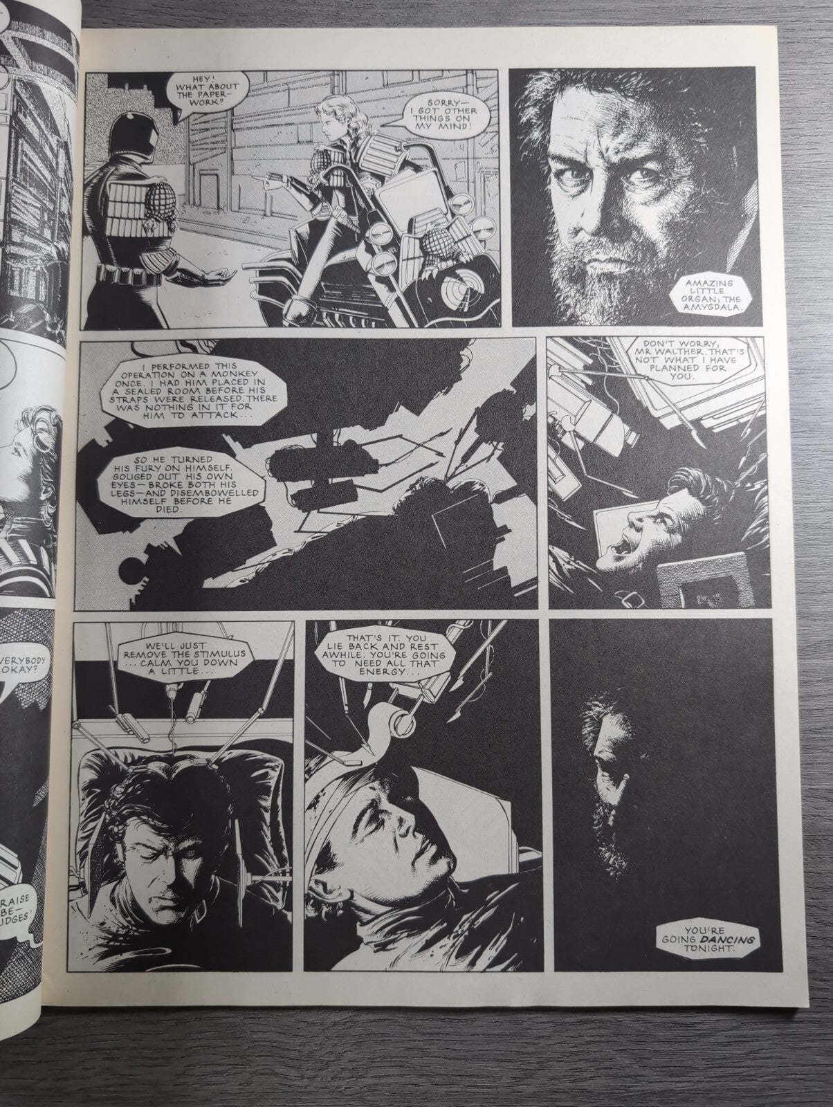 2000AD Prog 614 Featuring Judge Dread Comic 18th Feb 1989 Vintage Retro Comic