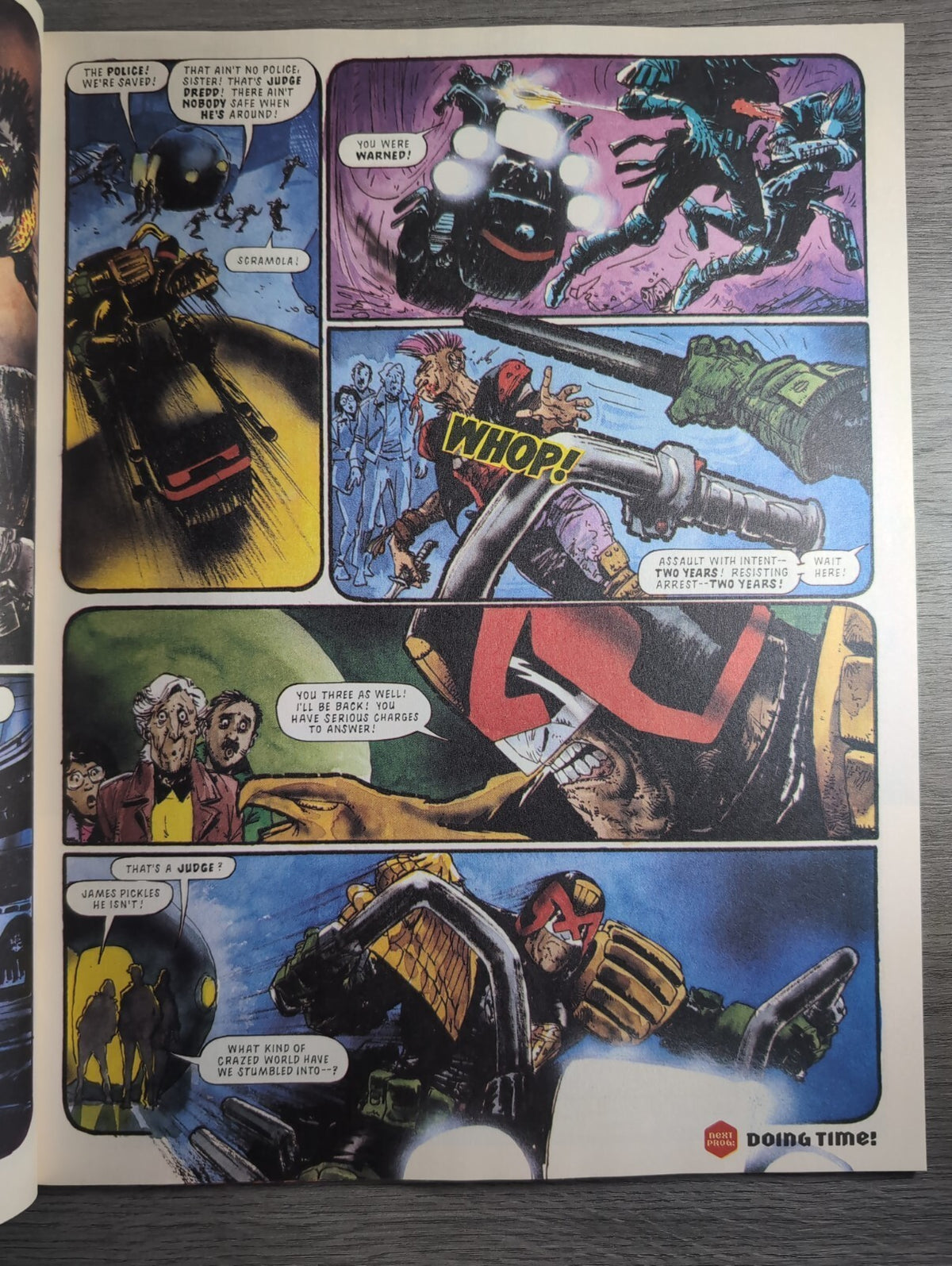 2000AD Prog 889 Featuring Judge Dredd Comic 27th May 1994 Vintage Retro Comic