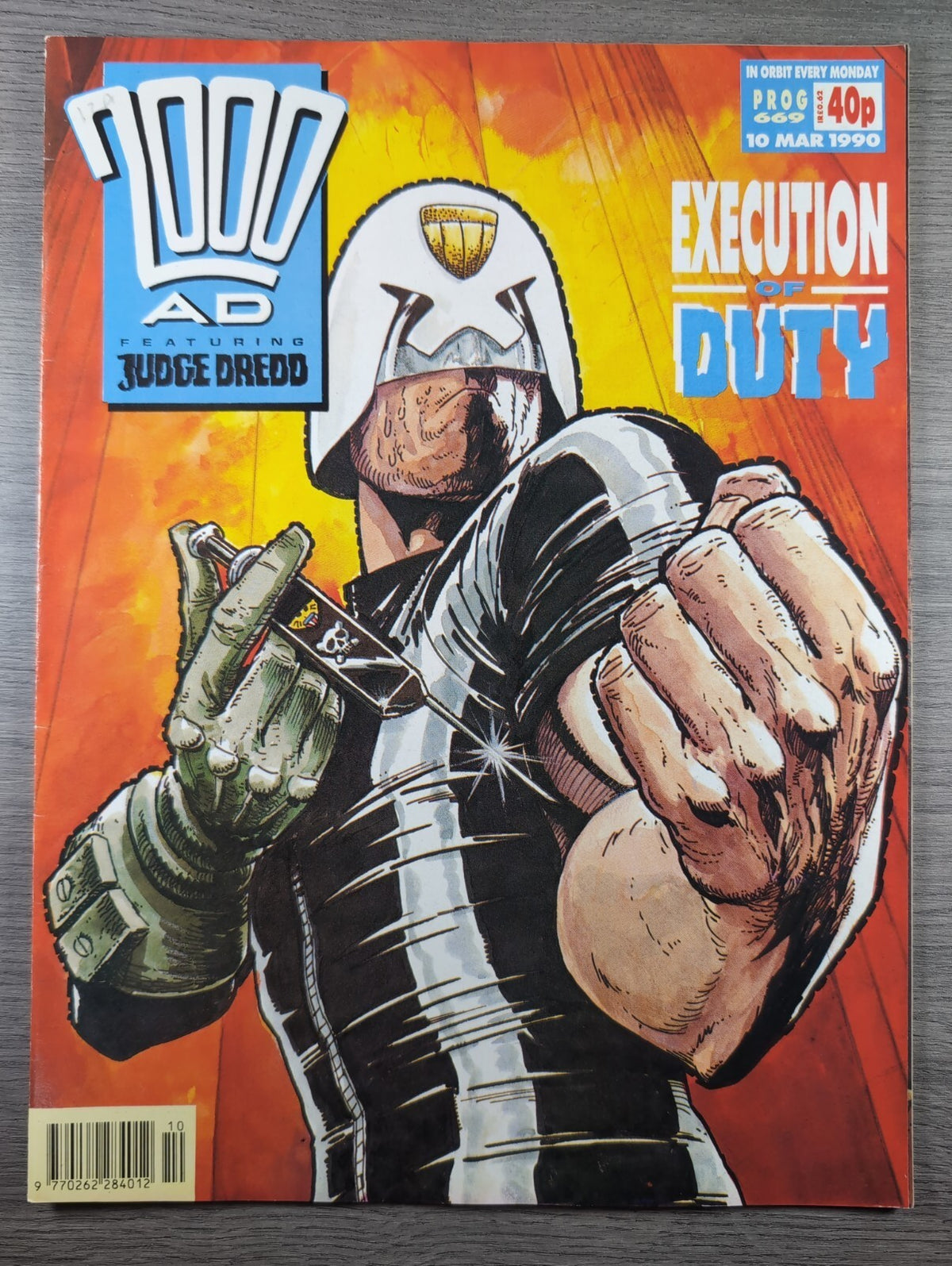2000AD Prog 669 Featuring Judge Dredd Comic 10th March 1990 Vintage Retro Comic
