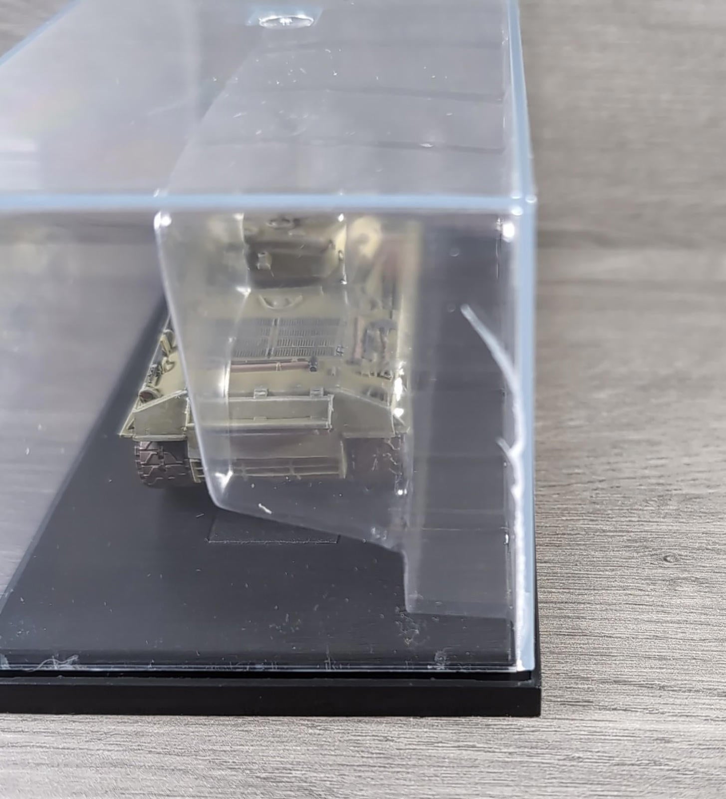 Dragon Armor M4A3 105mm HVSS 713th Tank Battalion Okinawa 1945 1:72 Scale Model