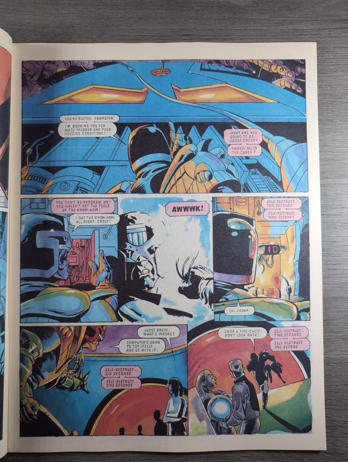 2000AD Prog 880 Featuring Judge Dredd Comic 25th March 1994 Vintage Retro Comic