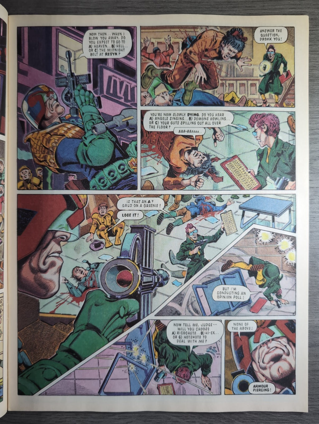 2000AD Prog 824 Featuring Judge Dredd Comic 27th Feb 1993 Vintage Retro Comic