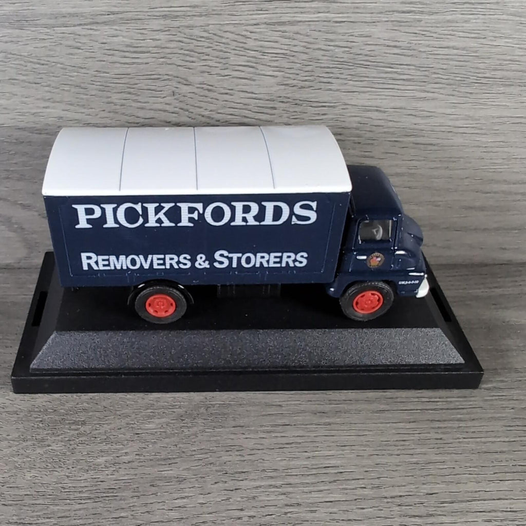 Vanguards Special Limited Edition Thames Trader Van 1:64 Pickfords VA6003