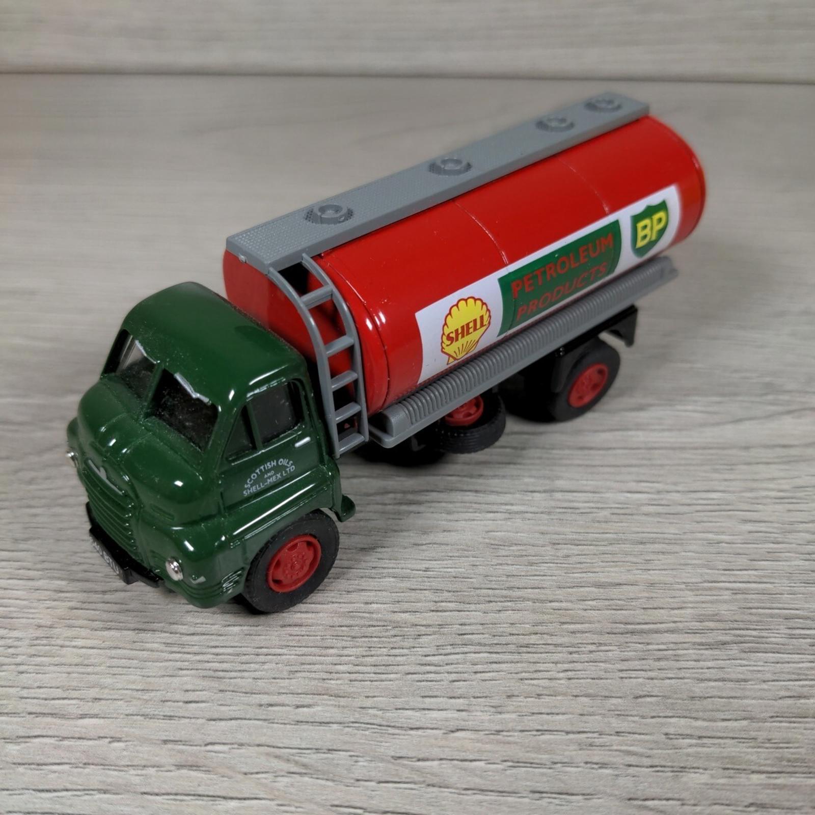 Vanguards Bedford S Type Tanker VA7001 1:64 Scale Diecast Model Truck
