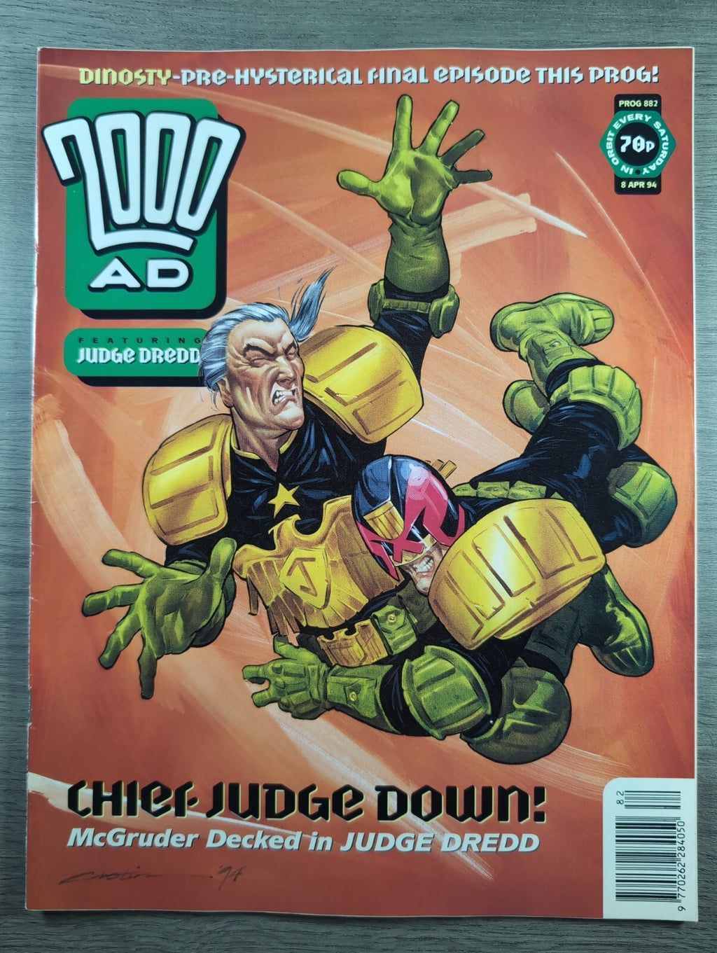 2000AD Prog 882 Featuring Judge Dredd Comic 8th April 1994 Vintage Retro Comic