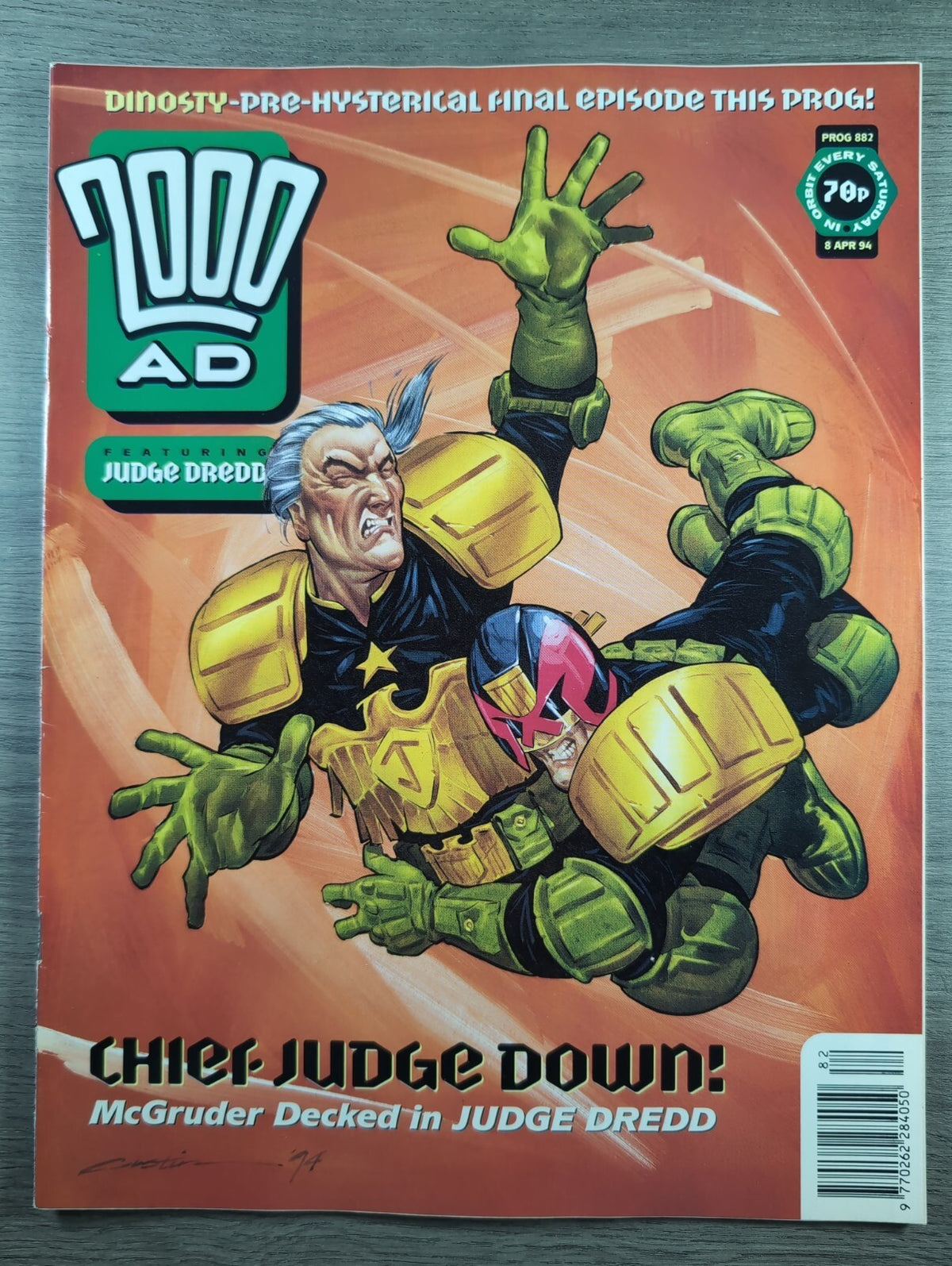 2000AD Prog 882 Featuring Judge Dredd Comic 8th April 1994 Vintage Retro Comic