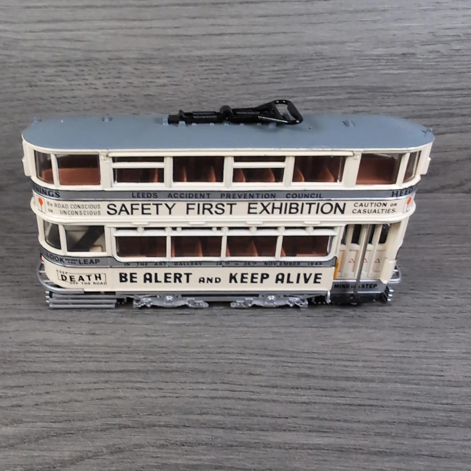 Exclusive First Editions EFE 13405 Leeds Tram Road Safety Diecast Model 1:76