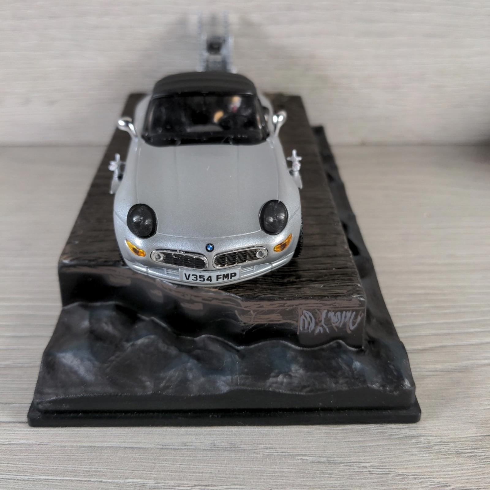 Eaglemoss James Bond 007 BMW Z8 The World Is Not Enough Diecast Car 1:43 Scale - Retrorama UK
