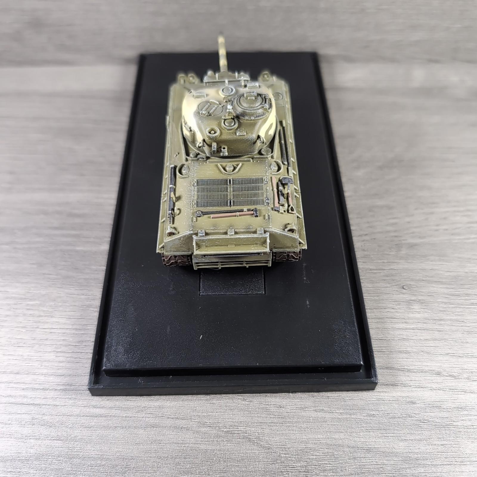 Dragon Armor M4A3 105mm HVSS 713th Tank Battalion Okinawa 1945 1:72 Scale Model