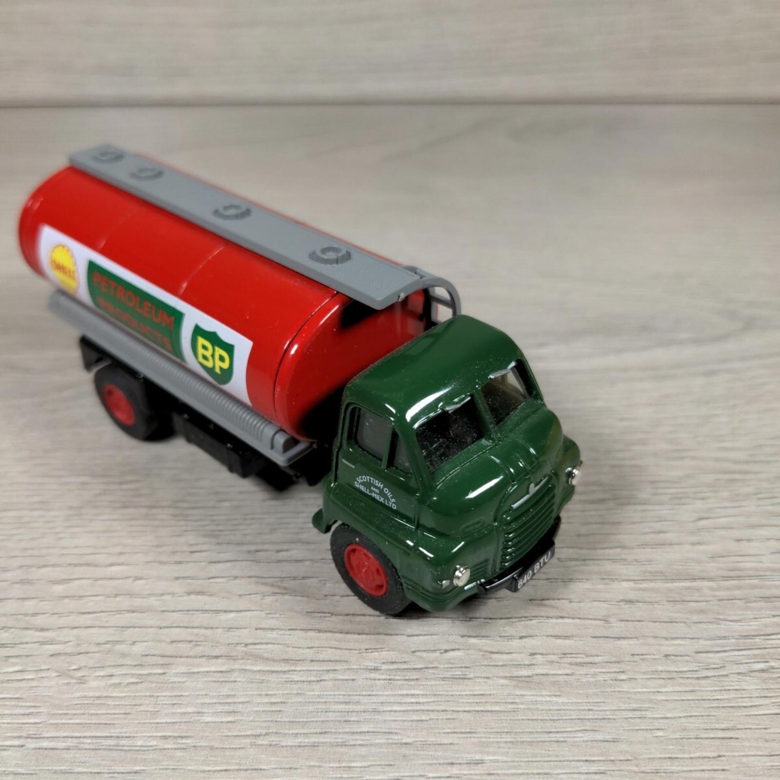 Vanguards Bedford S Type Tanker VA7001 1:64 Scale Diecast Model Truck