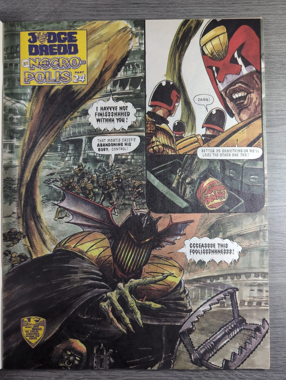 2000AD Prog 697 Featuring Judge Dredd Comic 22nd Sept  1990 Vintage Retro Comic