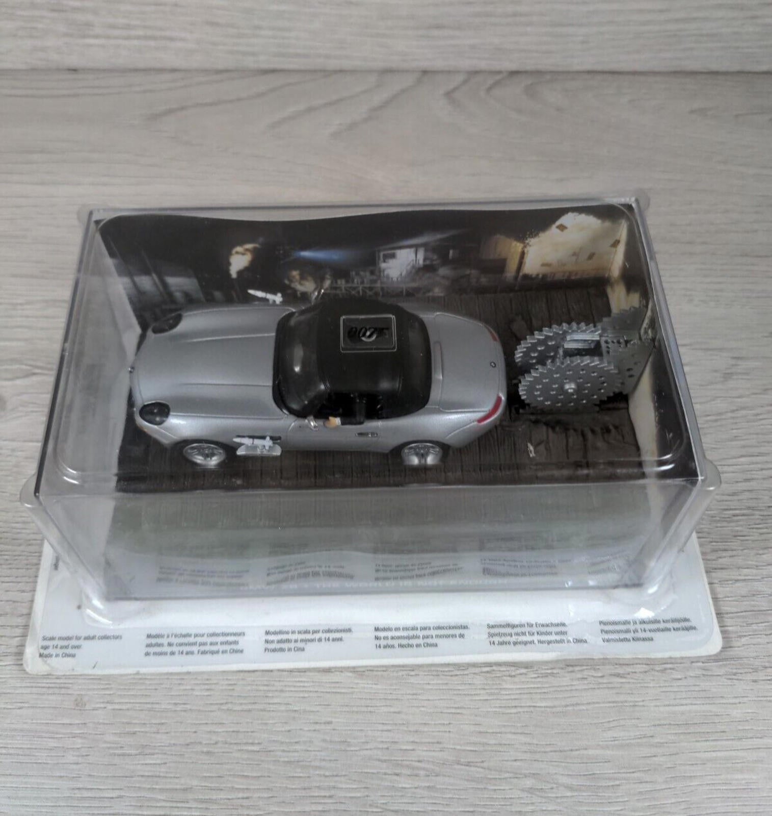 Eaglemoss: James Bond 007 BMW Z8 Diecast Car 1:43 Scale With Magazine #4