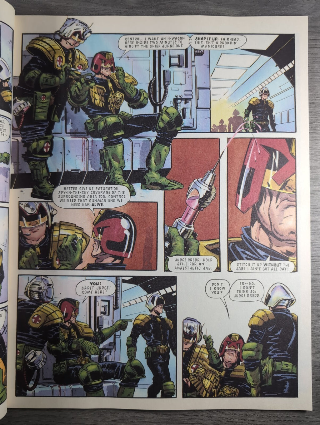 2000AD Prog 882 Featuring Judge Dredd Comic 8th April 1994 Vintage Retro Comic