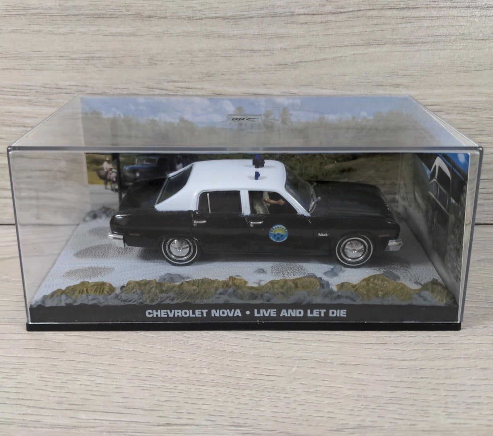 Eaglemoss James Bond 007 Chevrolet Nova Live And Let Die Diecast Car 1:43 Scale