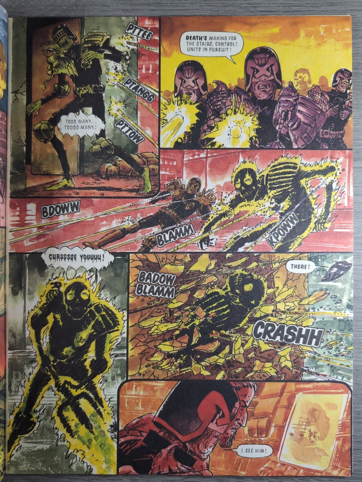 2000AD Prog 697 Featuring Judge Dredd Comic 22nd Sept  1990 Vintage Retro Comic