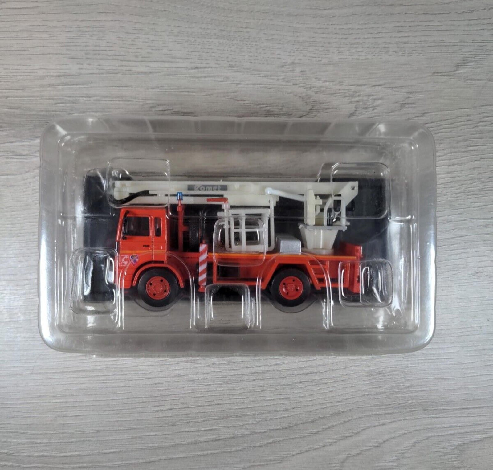 Del Prado Fire Engines of the World 1995 CBEA 18M Renault 1:64 Scale Sealed