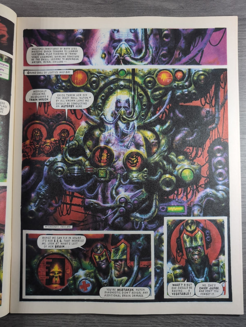 2000AD Prog 886 Featuring Judge Dredd Comic 6th May 1994 Vintage Retro Comic