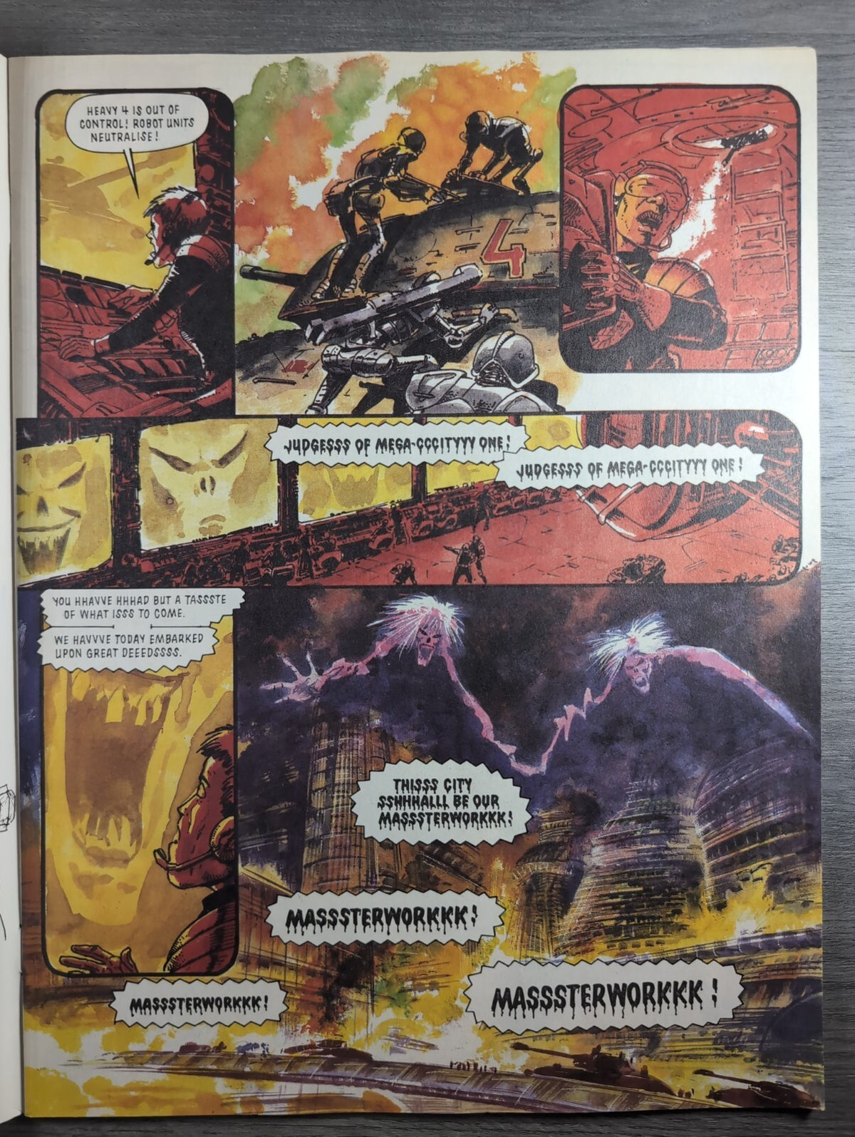 2000AD Prog 684 Featuring Judge Dredd Comic 23rd June 1990 Vintage Retro Comic
