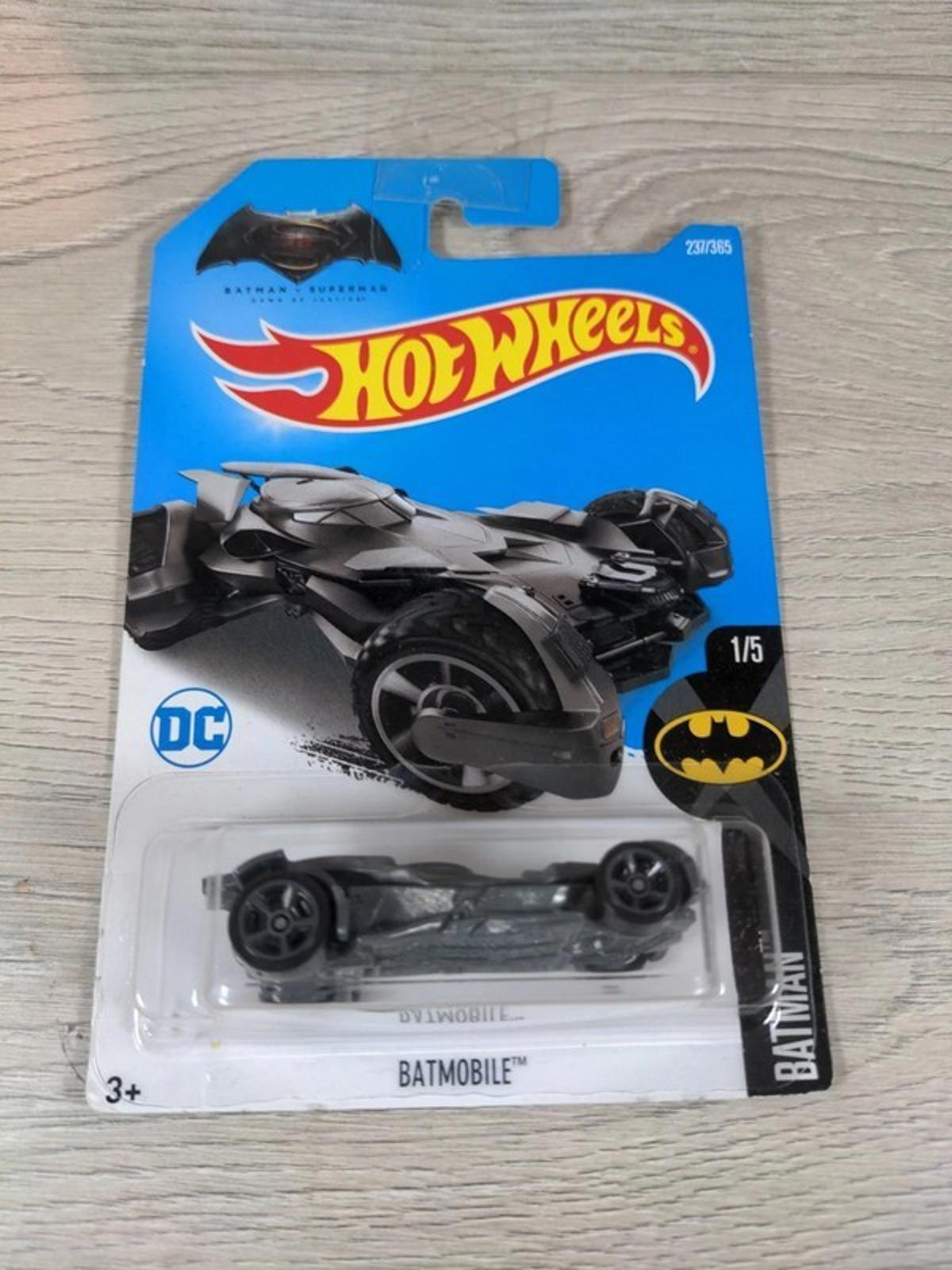 Hot Wheels DC Batman Batmobile 1/5 20 2015 Dicast Model Car