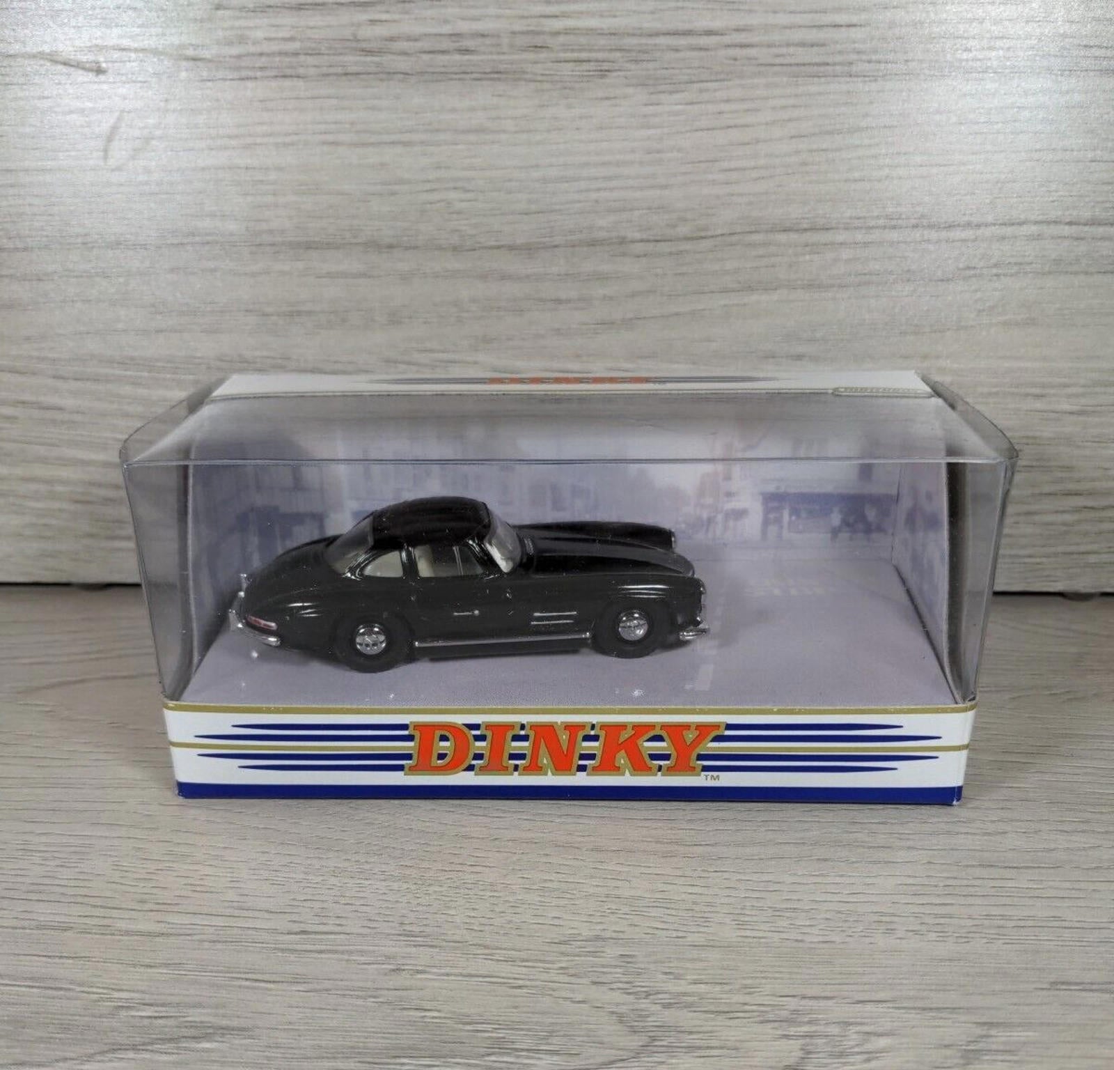 The Dinky Collection DY-12B 1955 Mercedes Benz 300SL Gullwing 1:43 Diecast Matchbox Car