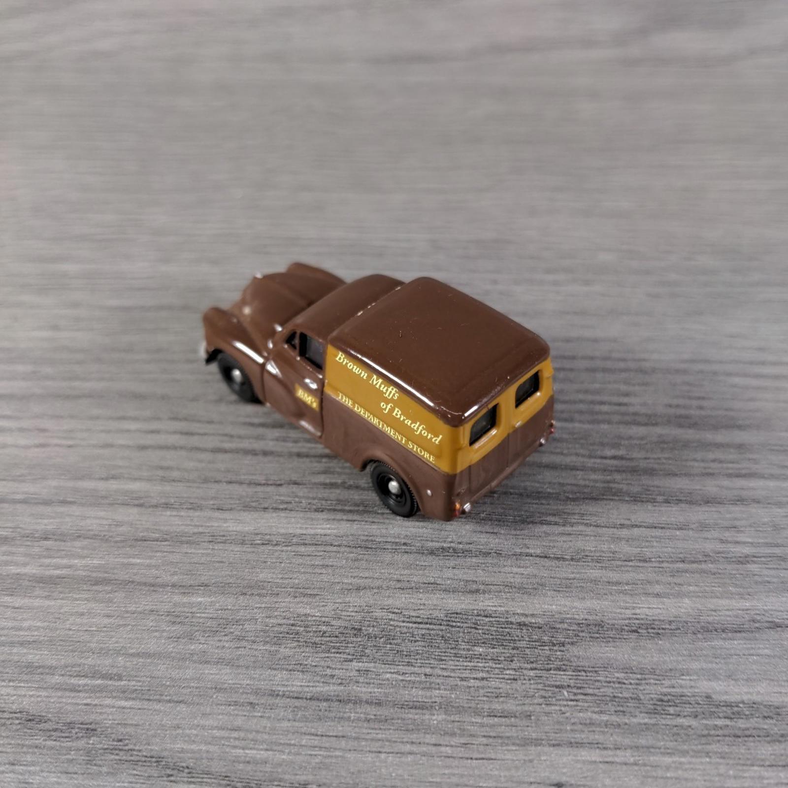 Corgi Trackside Morris 100 Brown Muffs of Bradford 1:76 Die-Cast Scale Model