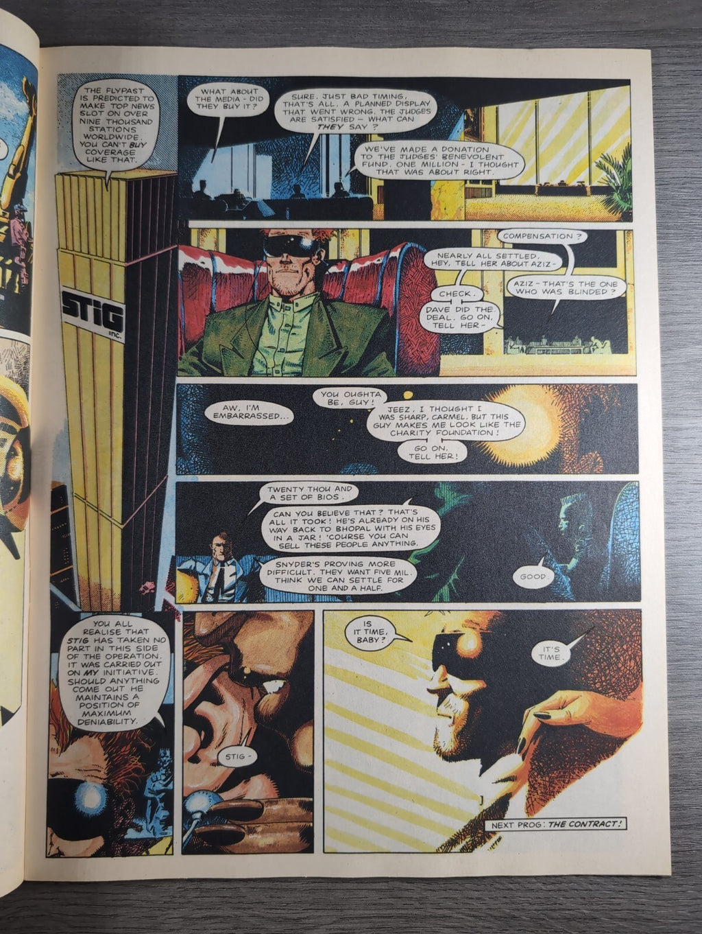 2000AD Prog 656 Featuring Judge Dread Comic 9th Dec 1989 Vintage Retro Comic - Retrorama UK