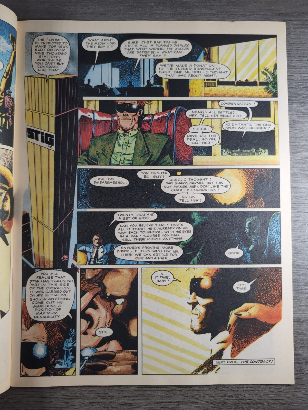 2000AD Prog 656 Featuring Judge Dread Comic 9th Dec 1989 Vintage Retro Comic - Retrorama UK
