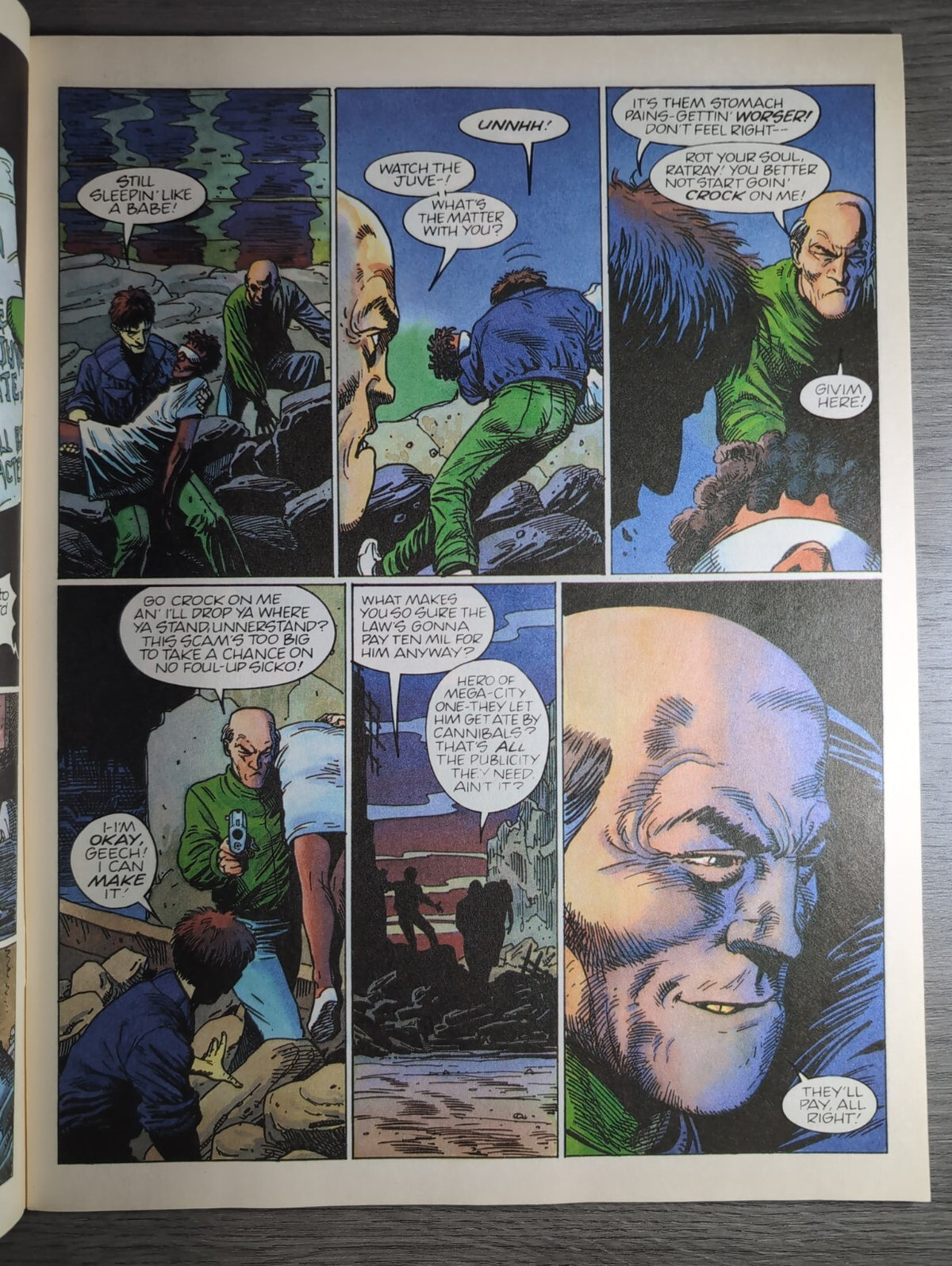 2000AD Prog 704 Featuring Judge Dredd Comic 10th Nov 1990  Vintage Retro Comic
