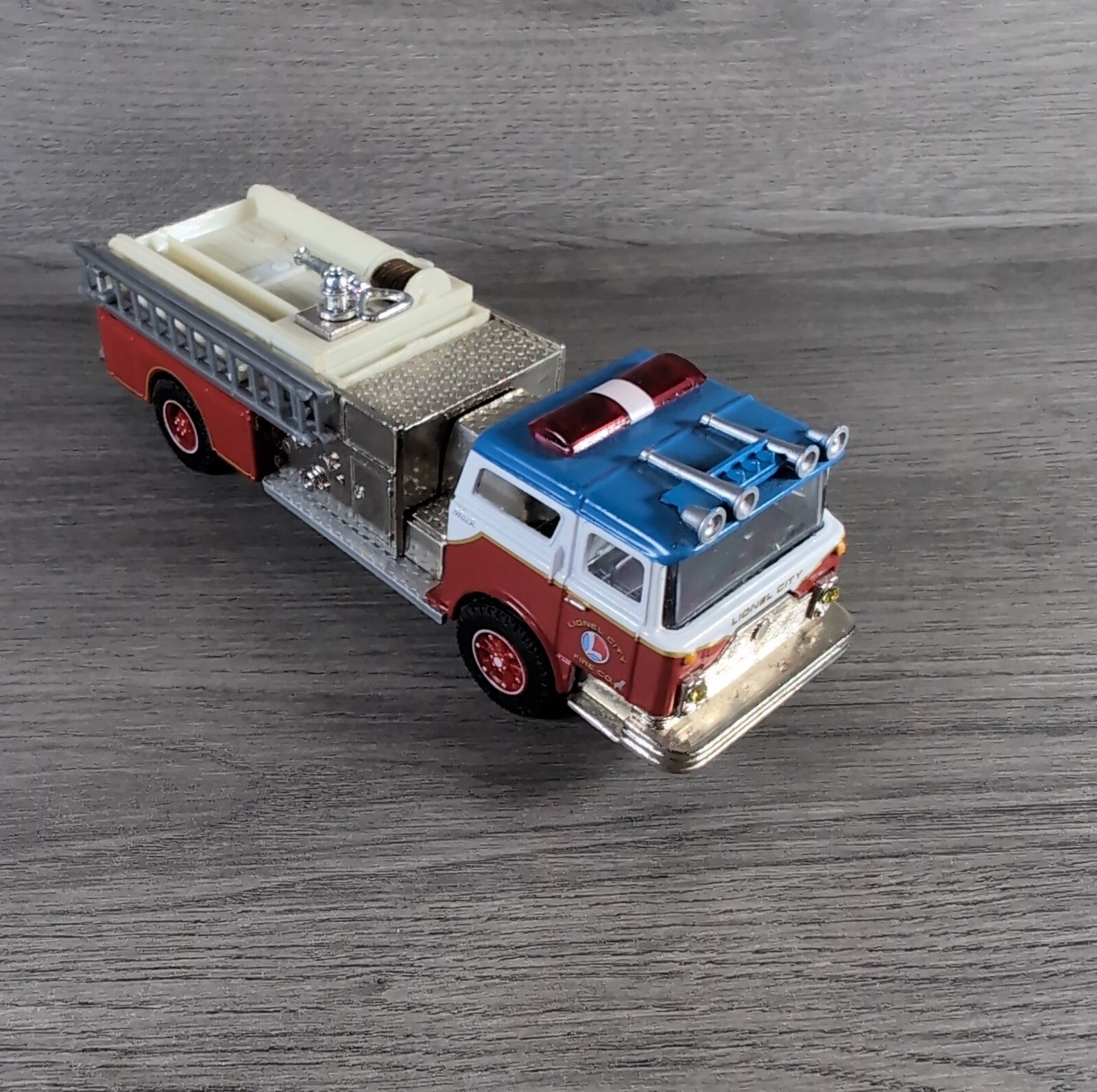 Corgi Classics 52002 Mack CF Pumper Lionel City Fire Co Die-Cast Model