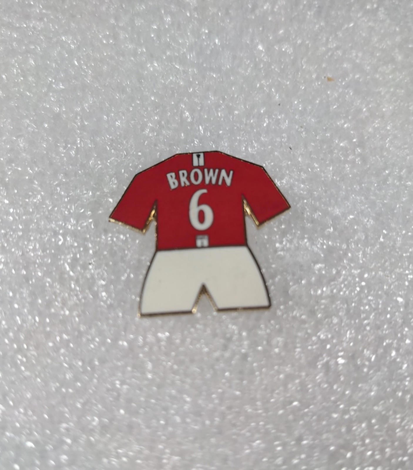 Manchester United Football Club Brown No6 Shirt Enamel Pin Badge - Retrorama UK