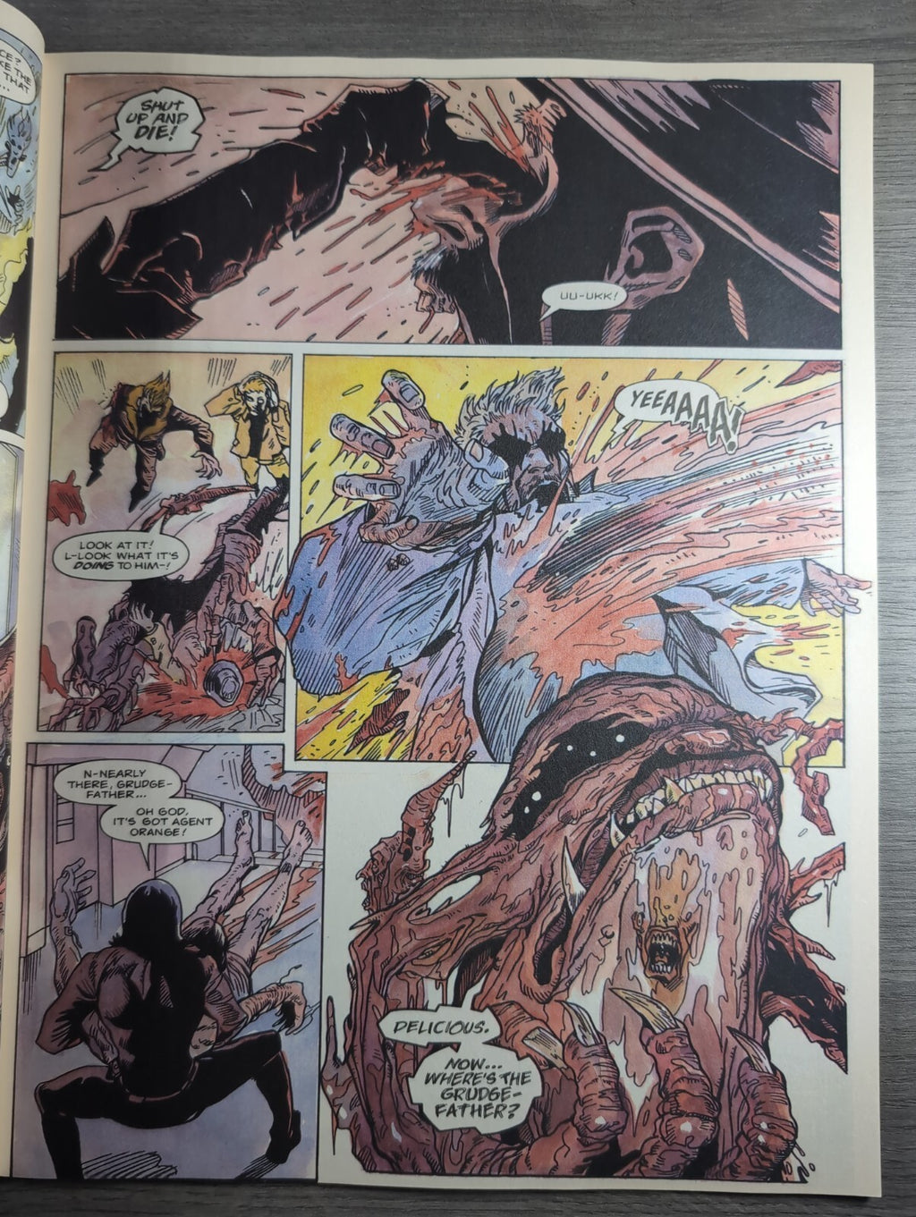 2000AD Prog 882 Featuring Judge Dredd Comic 8th April 1994 Vintage Retro Comic
