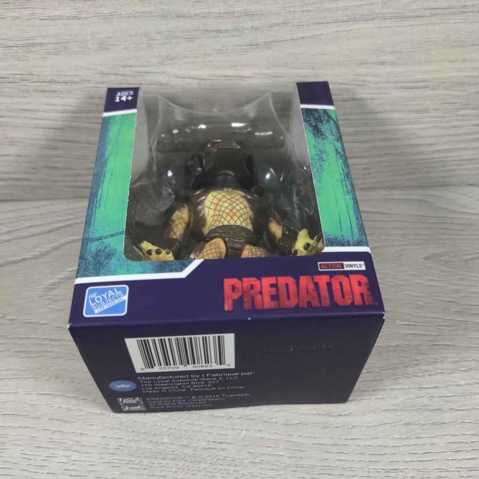 The Loyal Subjects 2019 Predator 3" Action Vinyl Figure: City Hunter Skull Staff